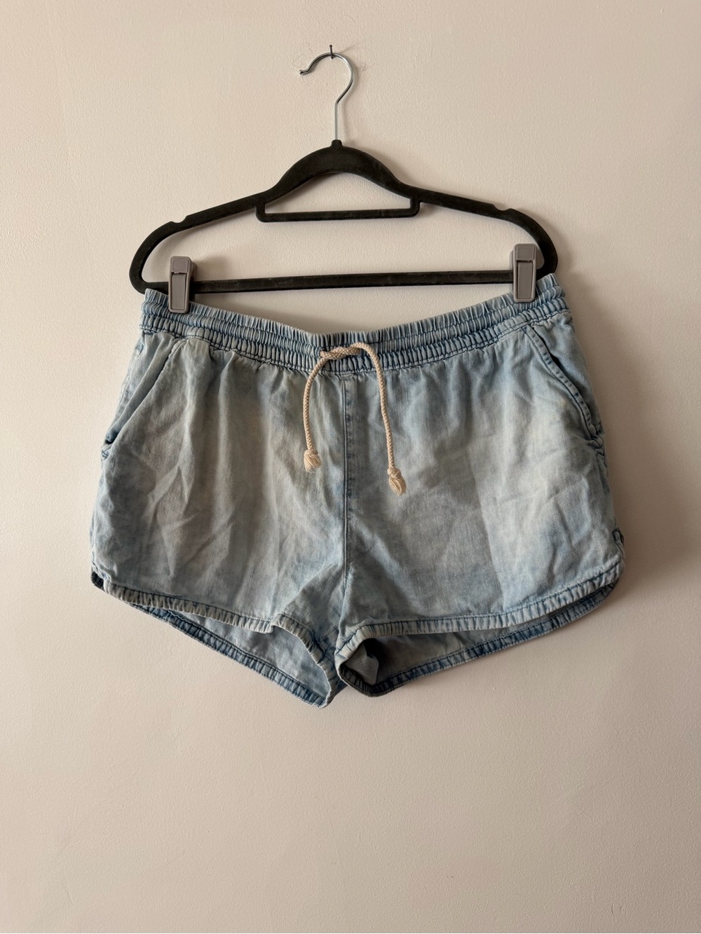 aerie Light Blue Denim Drawstring Shorts large pull on Jean shorts L